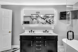 10 Robert Dr, Holyoke, MA 01040 - Photo 18
