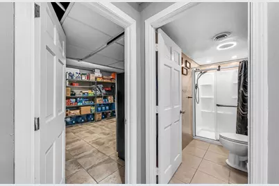 10 Robert Dr, Holyoke, MA 01040 - Photo 32