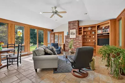 31 Brown St, Andover, MA 01810 - Photo 4