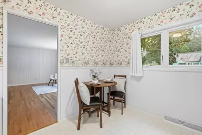 161 Wolcott Ave, West Springfield, MA 01089 - Photo 10
