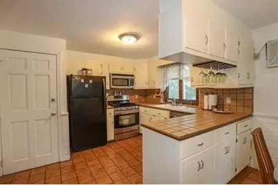 34 Neofotistos Cir, Dracut, MA 01826 - Photo 4