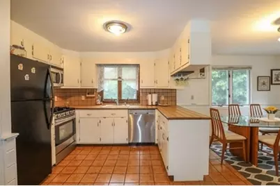 34 Neofotistos Cir, Dracut, MA 01826 - Photo 2