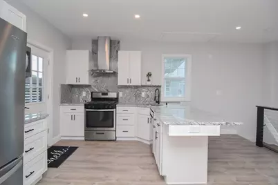 11 Station St, Sharon, MA 02067 - Photo 4