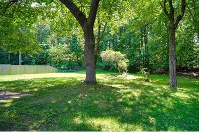 16 Phillip Ave, Burlington, MA 01803 - Photo 4
