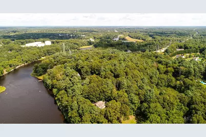 18 Town Landing Rd, Berkley, MA 02779 - Photo 8