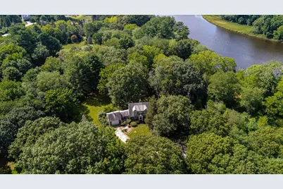 18 Town Landing Rd, Berkley, MA 02779 - Photo 10