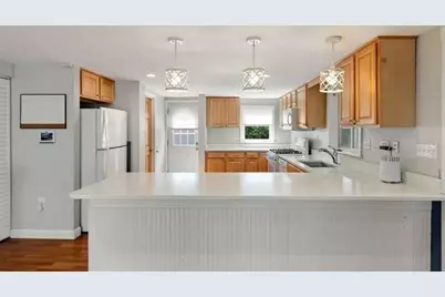 8 Herbert St, Wakefield, MA 01880 - Photo 6
