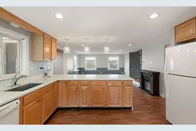 8 Herbert St, Wakefield, MA 01880 - Photo 10