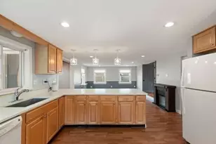 8 Herbert St, Wakefield, MA 01880 - Photo 10