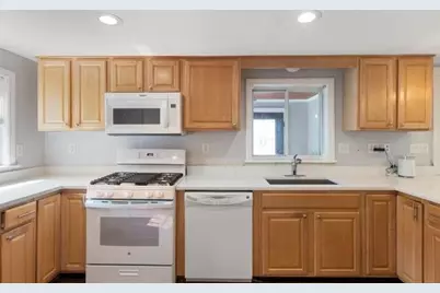 8 Herbert St, Wakefield, MA 01880 - Photo 8