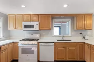 8 Herbert St, Wakefield, MA 01880 - Photo 8