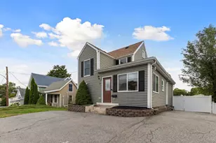 8 Herbert St, Wakefield, MA 01880 - Photo 2