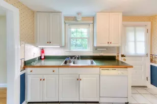 27 Mayflower Cir, Worcester, MA 01606 - Photo 28