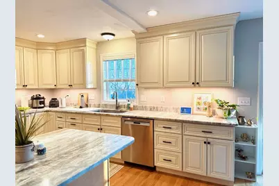8 Sourwood Circle, Worcester, MA 01605 - Photo 2