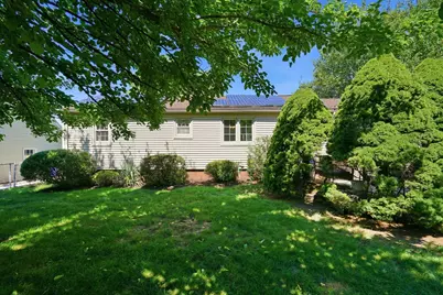 25 Gertrude St, Springfield, MA 01118 - Photo 2