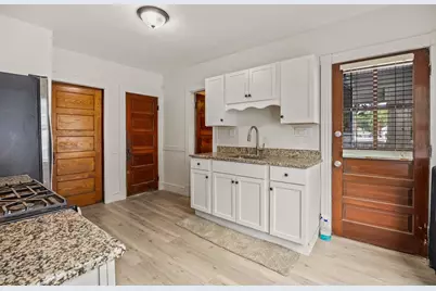 136 Marsden Street, Springfield, MA 01109 - Photo 12