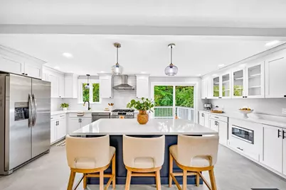 9 Valerie Ave, Billerica, MA 01821 - Photo 4