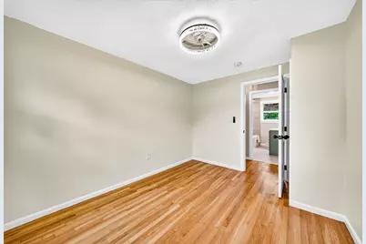9 Valerie Ave, Billerica, MA 01821 - Photo 16
