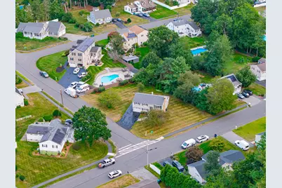 9 Valerie Ave, Billerica, MA 01821 - Photo 2