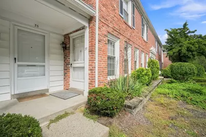 37 Williamsburg Dr #37, Springfield, MA 01108 - Photo 2