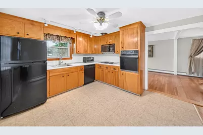 33 Fairchild Ave, Saugus, MA 01906 - Photo 10