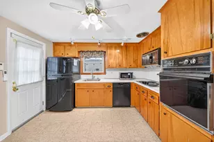 33 Fairchild Ave, Saugus, MA 01906 - Photo 12