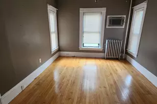 34 Laurel St, Holyoke, MA 01040 - Photo 6