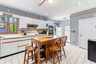 7 Plymouth St, New Bedford, MA 02740 - Photo 10