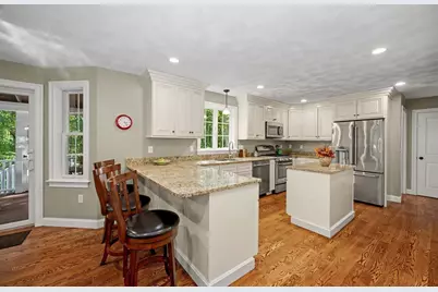 44 Ashwood Ave, Wilmington, MA 01887 - Photo 2