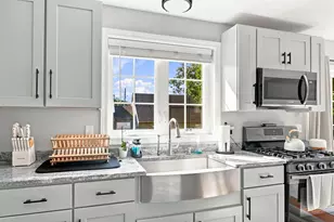 60 Avery St, New Bedford, MA 02745 - Photo 18