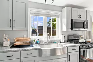 60 Avery St, New Bedford, MA 02745 - Photo 36
