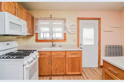 38 Pleasant St, Ware, MA 01082 - Photo 24