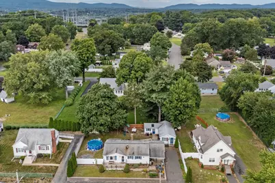 80 Quartus St, Chicopee, MA 01013 - Photo 6