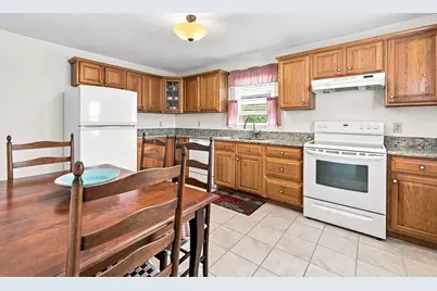 5 Brewster St, New Bedford, MA 02745 - Photo 10