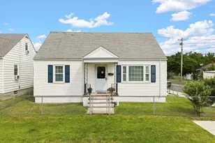 5 Brewster St, New Bedford, MA 02745 - Photo 2