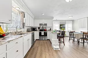 12 Waverly St, Taunton, MA 02780 - Photo 10