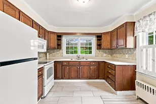 37 Highland Ave, Leominster, MA 01453 - Photo 8