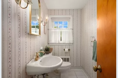 8 Irving St, Danvers, MA 01923 - Photo 14