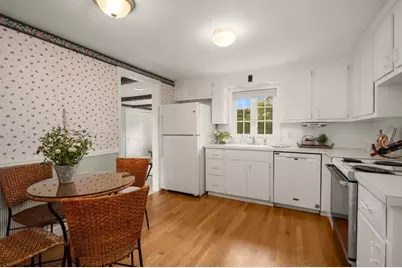 8 Irving St, Danvers, MA 01923 - Photo 10