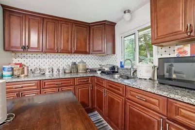 48 Sorrento St, Worcester, MA 01602 - Photo 14