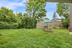 35 Pleasant St, Pittsfield, MA 01201 - Photo 16