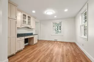 26 Elliott St, Reading, MA 01867 - Photo 4