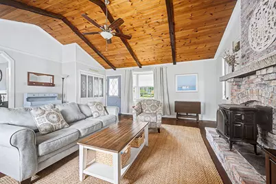 592 Pond St, Franklin, MA 02038 - Photo 4