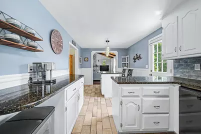 592 Pond St, Franklin, MA 02038 - Photo 10