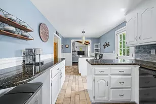592 Pond St, Franklin, MA 02038 - Photo 10
