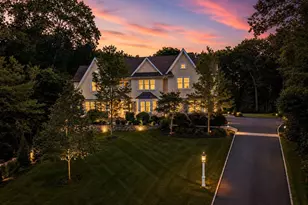 25 Holly Cir, Weston, MA 02493 - Photo 2