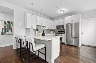 9 Upham Ave, Boston, MA 02125 - Photo 4