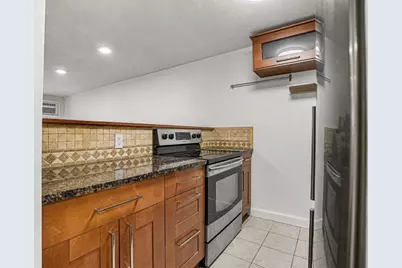 32 Whites Ave. #D13, Watertown, MA 02472 - Photo 4