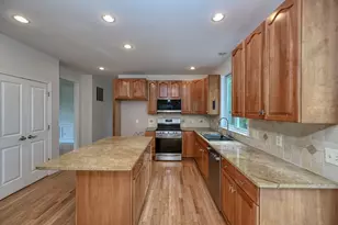 5 Bay Farm Ln, Grafton, MA 01560 - Photo 4