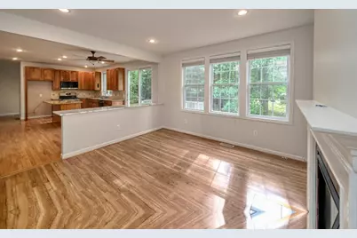 5 Bay Farm Ln, Grafton, MA 01560 - Photo 10